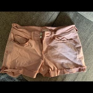 DONATING 4/30 🌸🌱 Size 9 SO blush Jean shorts
